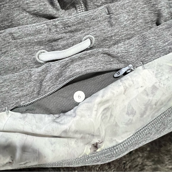 LuluLemon Grey Leggings - Picture 2 of 9